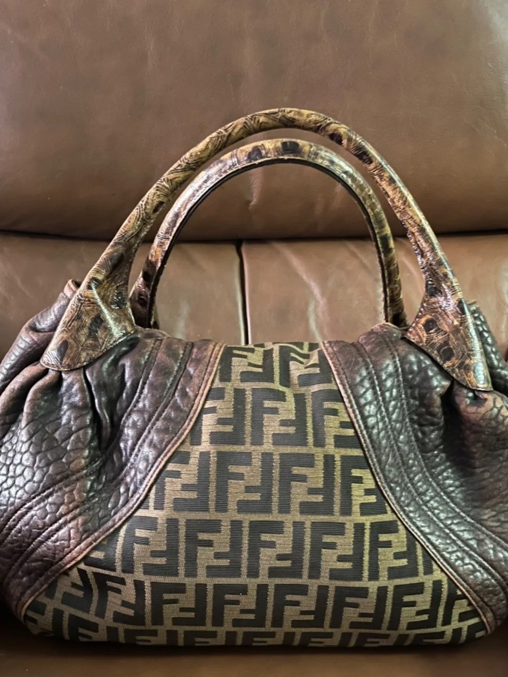 🌺Beautiful Authentic Fendi Renal Zucca FF Spy Bag